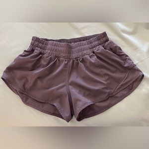 Lululemon Hotty Hot Low-Rise Lined Short 2.5”